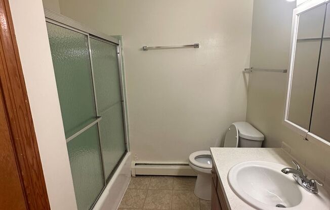 3 beds, 1.5 baths, 1,100 sqft, $1,980, Unit F-1