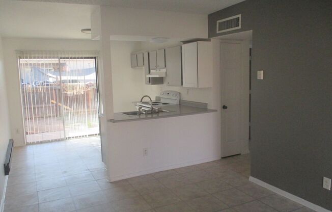 2 beds, 1 bath, 750 sqft, $1,075, Unit CH1360-305