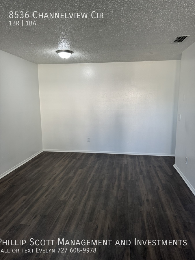 8536 CHANNELVIEW CIR