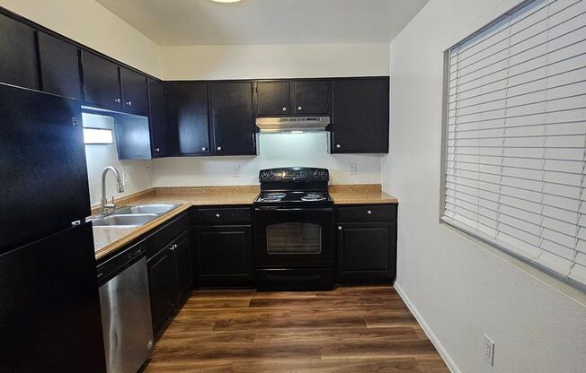 2 beds, 1 bath, 880 sqft, $1,275, Unit 214