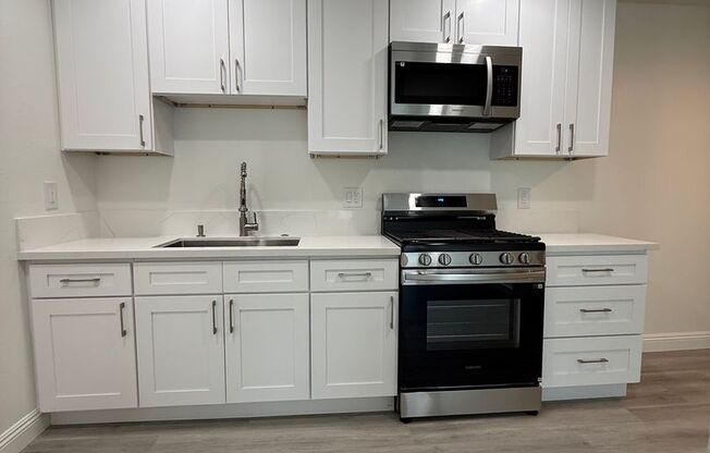 2 beds, 1 bath, 850 sqft, $2,325, Unit 9185-10