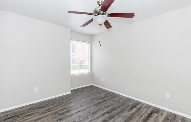 2 beds, 2 baths, 976 sqft, $1,300
