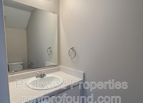 1448 NE THOMAS CT