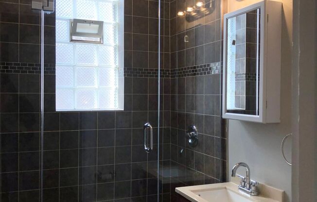 2 beds, 1 bath, 796 sqft, $1,750, Unit 3F