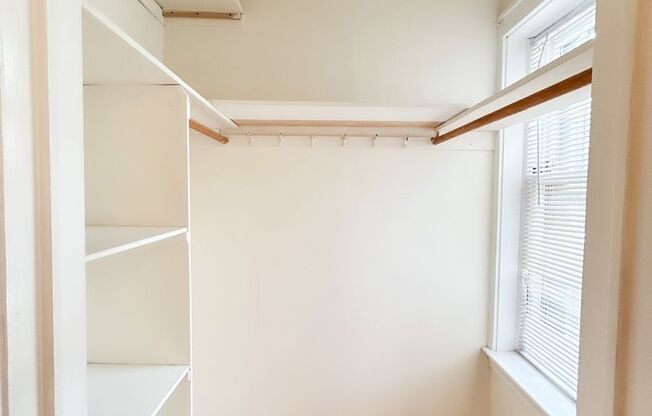 Studio, 1 bath, 325 sqft, $900, Unit 101