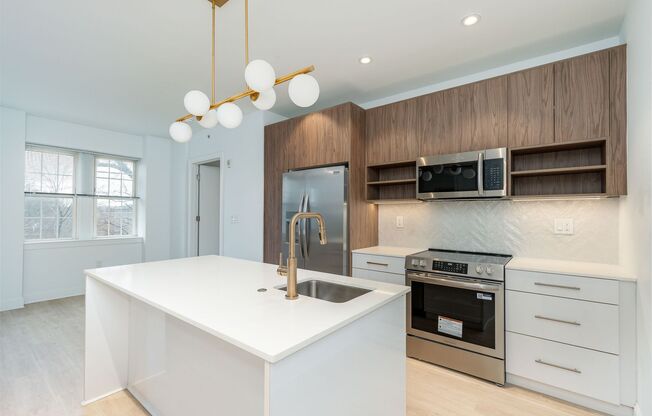 2 beds, 2 baths, 1,022 sqft, $2,795, Unit PH-16