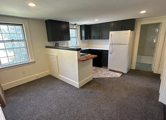 2 beds, 1 bath, 920 sqft, $2,650, Unit 2