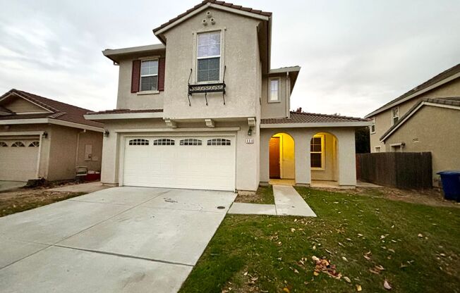 North Merced: $2300 4 Bedroom 2.5 Bathroom two-story house *