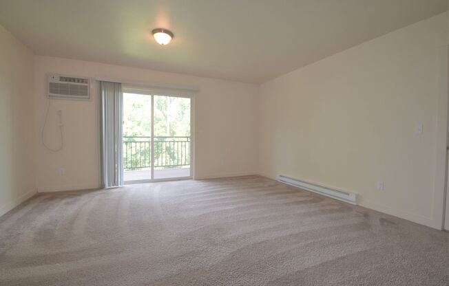 Top Floor 2Bed 1Bath apartment! Close to MSU, Downtown and More!
