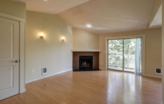 Beautiful Top Floor 1BR 1BA Condo in The Boulders