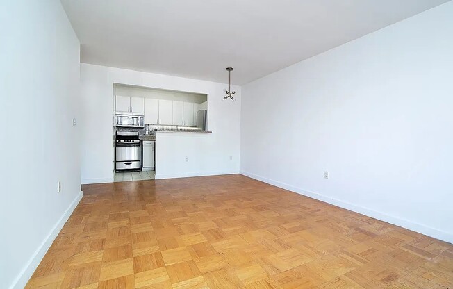 2 beds, 2 baths, $5,700, Unit 7G