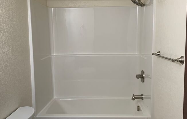 3 beds, 2 baths, 1,434 sqft, $2,450, Unit B110