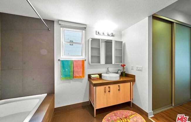 1 bed, 1 bath, 830 sqft, $2,700, Unit 318