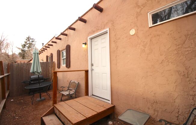 2 beds, 1 bath, $1,050, Unit 2406 W Vermijo Ave #3