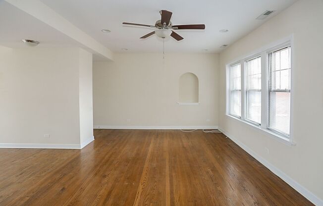 3 beds, 2 baths, 1,270 sqft, $3,700, Unit 1821L-1