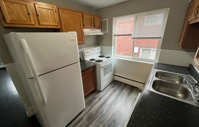 2 beds, 1 bath, $925, Unit Unit 3