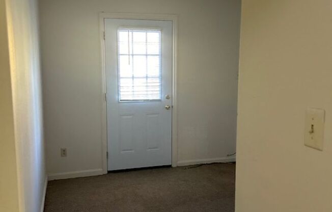 2 beds, 1 bath, $750