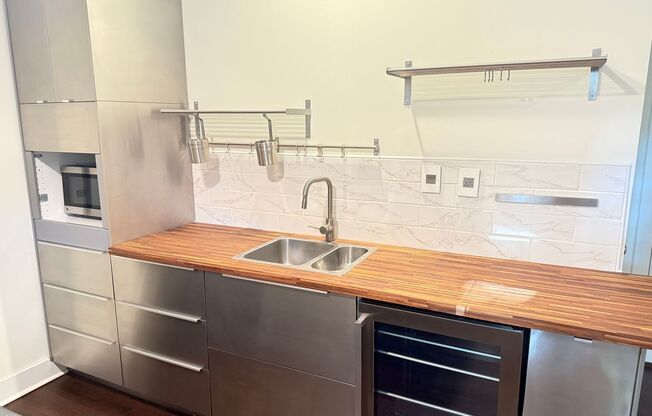 Modern Furnished Studio in Davidson – Walk to Shopping, Dining & Lake Access!