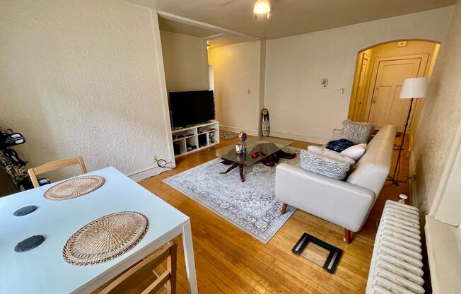 1 bed, 1 bath, $995, Unit 107