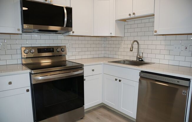 2 beds, 1 bath, $1,750, Unit Apt #1