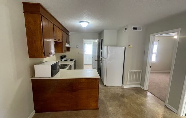 2 beds, 1 bath, $1,100