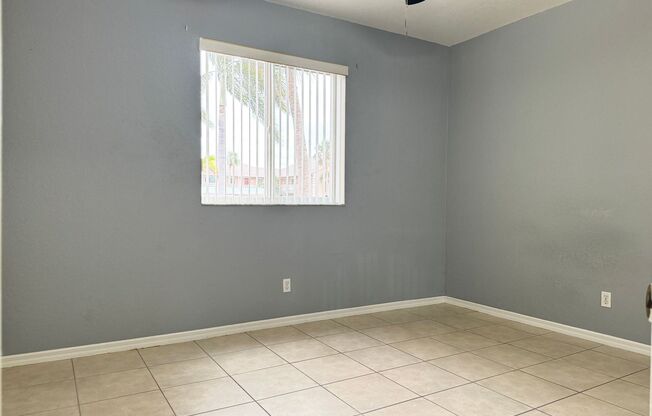 1109/1117 SW 48th Ter