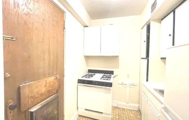 1 bed, 1 bath, $1,075, Unit 204
