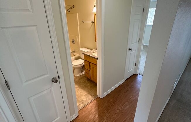 2 beds, 1 bath, 850 sqft, $1,600, Unit 34