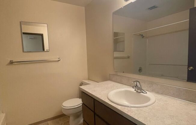 2 beds, 1 bath, 800 sqft, $1,295, Unit 07