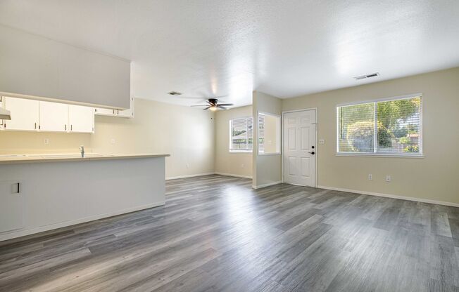 1229 W Roseburg Ave