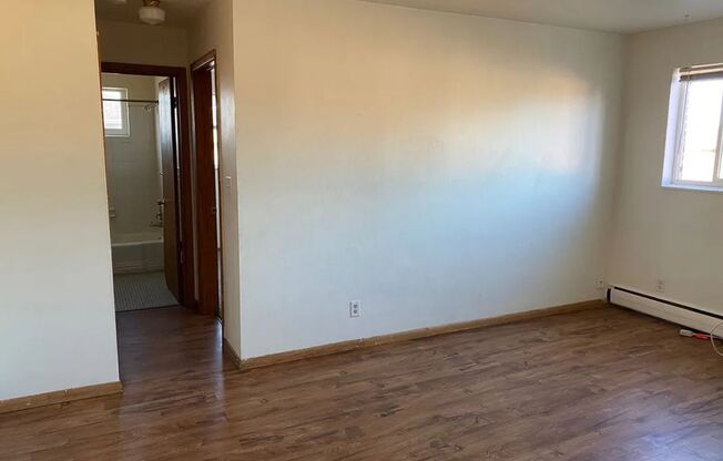 1 bed, 1 bath, 650 sqft, $1,025, Unit 2215-6