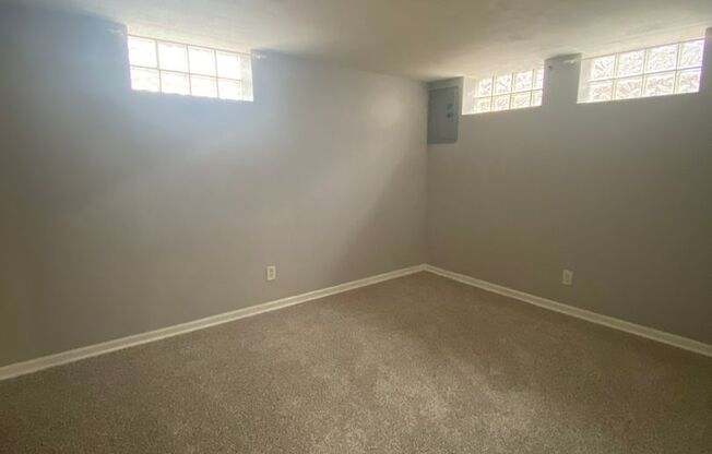 2 Bed 2 Bath house with BONUS room in basement!