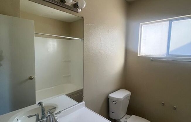 2 beds, 1 bath, 800 sqft, $1,195, Unit 18A