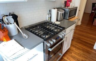 1 bed, 1 bath, 556 sqft, $2,175, Unit 9