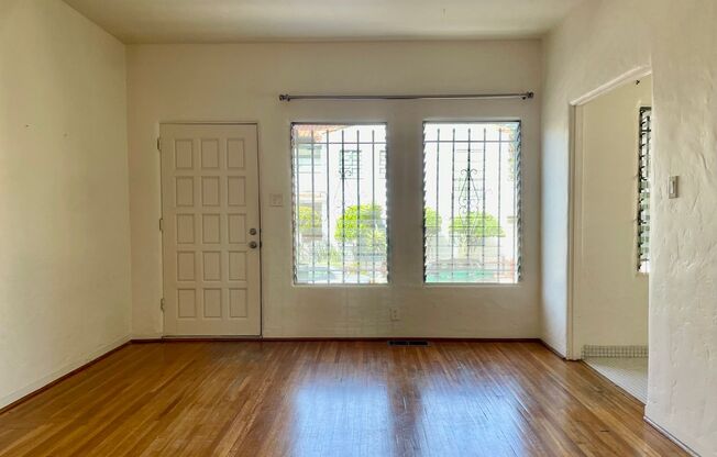 Beachwood Canyon, 2 Bed 1 Bath Unit