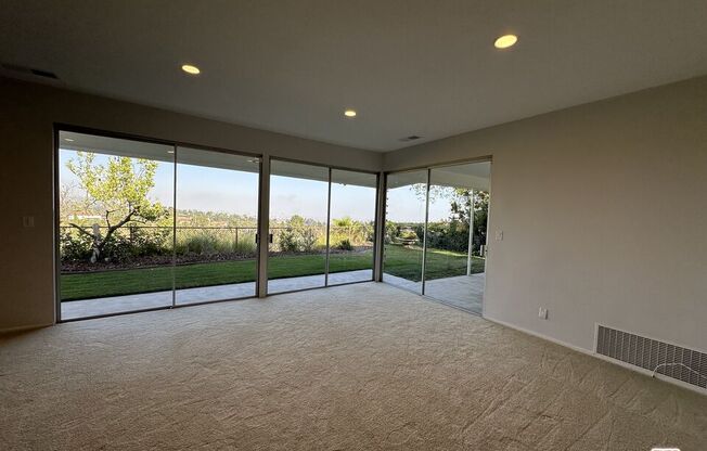 1212 ROBERTO LN