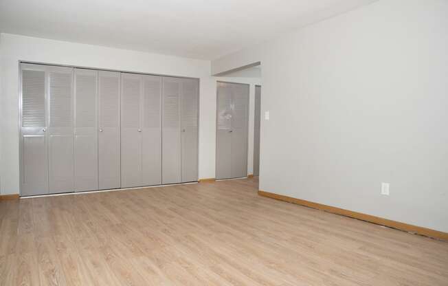1 bedroom - garden level, tons of closet space