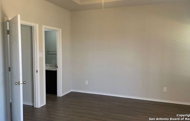 3 beds, 2 baths, $1,425, Unit 3440 Scott Circle