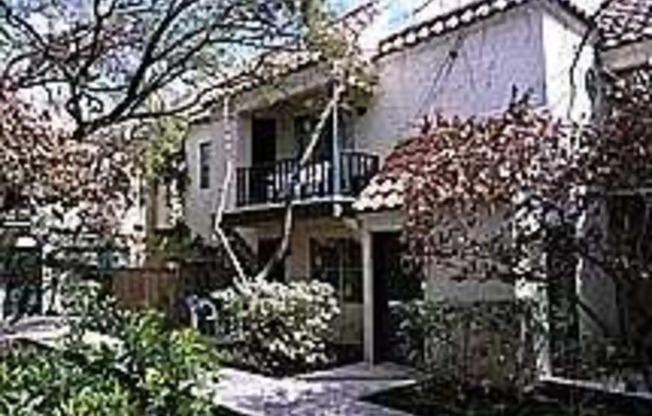 2900 Briarhurst Dr
