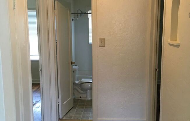 2 beds, 1 bath, $1,100