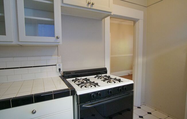 Studio, 1 bath, $1,125, Unit 06