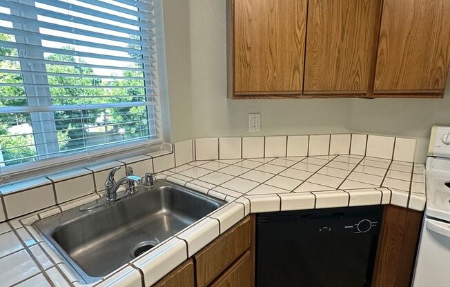1 bed, 1 bath, $2,050, Unit 127D