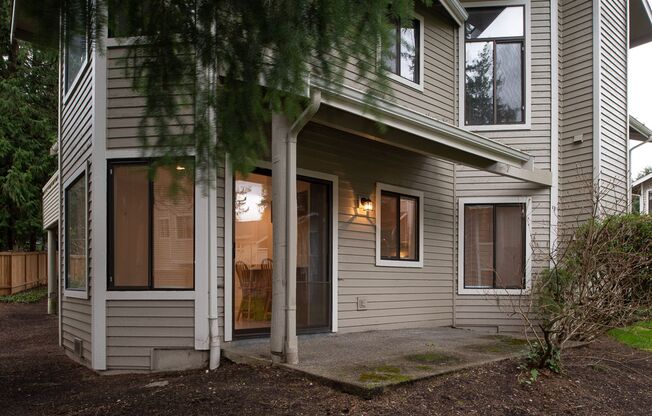Beautifully Remodeled 2 Bed 2 Bath Redmond Condo!