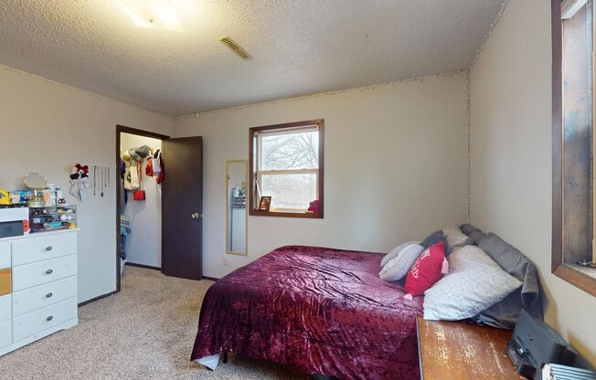 3 beds, 1 bath, $1,025