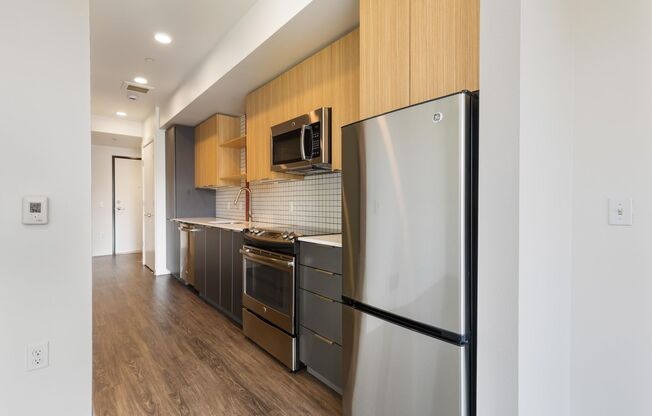 1 bed, 1 bath, 565 sqft, $1,925, Unit 407