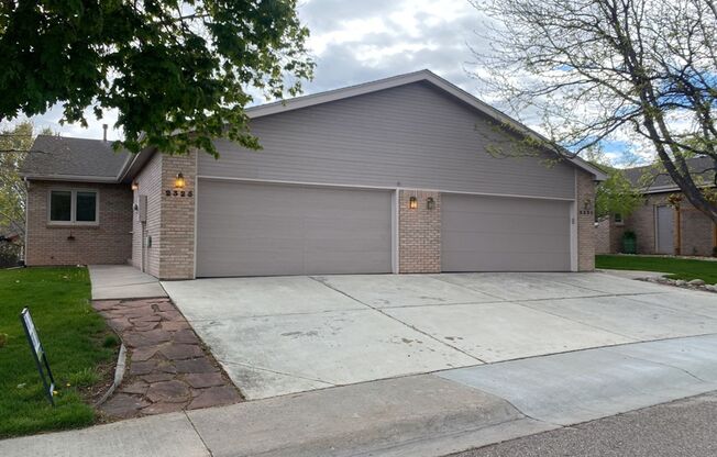 STUDENTS WELCOME! 4 Bed 3 Bath Patio Style Duplex - 2 Car Garage Very Spacious, Quiet West Fort Collins Neighborhood
