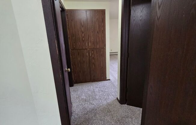 2 beds, 1 bath, 824 sqft, $1,229, Unit 1658-06