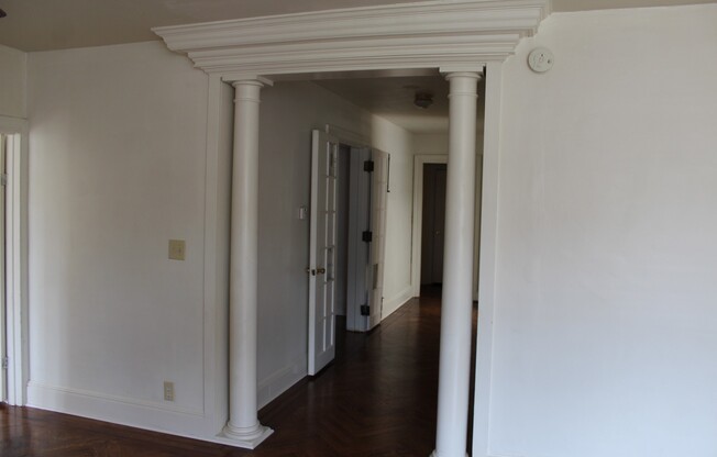 2 beds, 1 bath, $895, Unit Apt. E