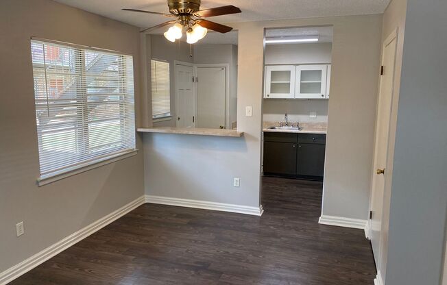 2 beds, 1 bath, $825, Unit 279404