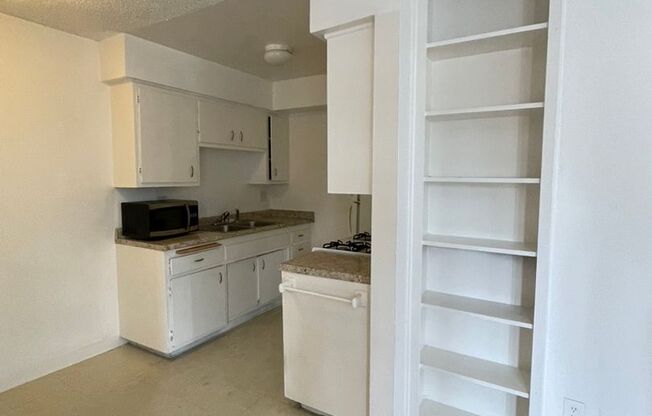 2 beds, 2 baths, $4,000, Unit 1